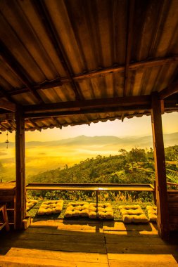 Güzel Dağ Manzaralı Ev Phu Langka Ulusal Parkı, Tayland.
