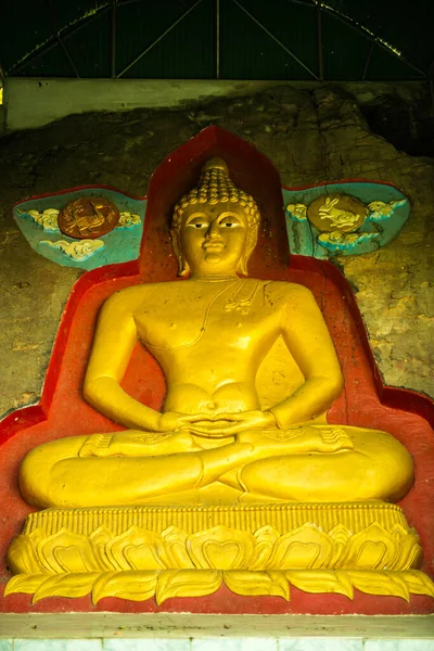Vyřezávání Buddhy Umění Skále Chrámu Huai Pha Kiang Thajsko — Stock fotografie