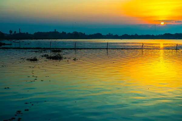 泰国关帕扬湖在早上的时间 — 图库照片