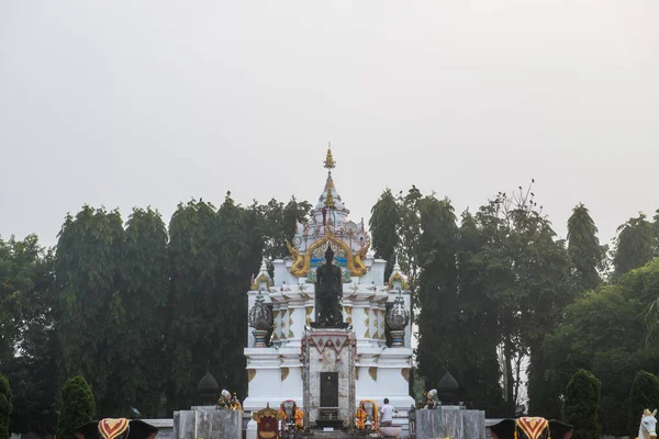 Monumento Pho Khun Ngam Muang Junto Lago Kwan Phayao Tailandia —  Fotos de Stock