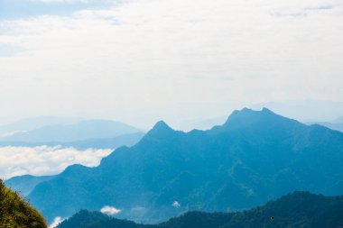 Tayland 'ın Chiangrai eyaletindeki Phu Chi Fa Manzarası' nda Dağ Manzarası.