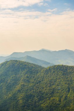 Tayland 'ın Chiangrai eyaletindeki Phu Chi Fa Manzarası' nda Dağ Manzarası.