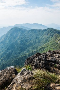 Tayland 'ın Chiangrai eyaletindeki Phu Chi Fa Manzarası' nda Dağ Manzarası.