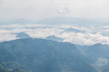 Tayland 'ın Chiangrai eyaletindeki Phu Chi Fa Manzarası' nda Dağ Manzarası.