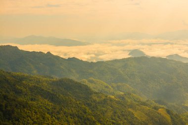 Tayland 'ın Chiangrai eyaletindeki Phu Chi Fa Manzarası' nda Dağ Manzarası.
