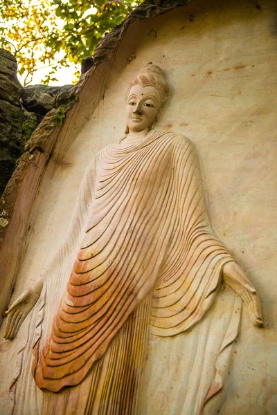 Sculpture Sur Roche Dans Temple Huai Pha Kiang Thaïlande — Photo