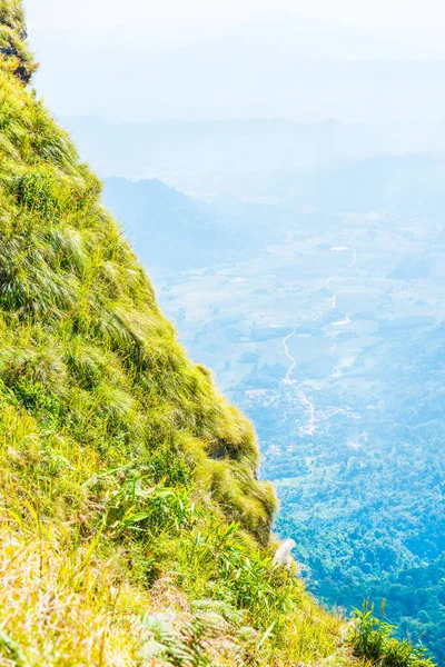 Tayland 'ın Chiangrai eyaletindeki Phu Chi Fa Manzarası' nda Dağ Manzarası.