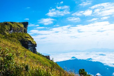 Chiangrai, Tayland 'da Fog Sea ile Phu Chi Fa Manzara Noktası.