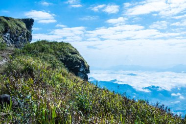 Chiangrai, Tayland 'da Fog Sea ile Phu Chi Fa Manzara Noktası.