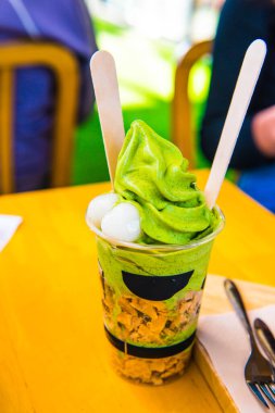 Plastik camlı kibrit dondurması, Tayland.