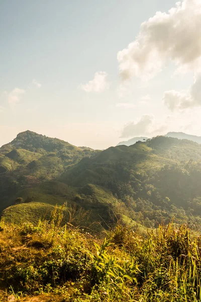 Tayland 'ın Chiangrai eyaletindeki Doi Pha Tang' da Dağ Manzarası.
