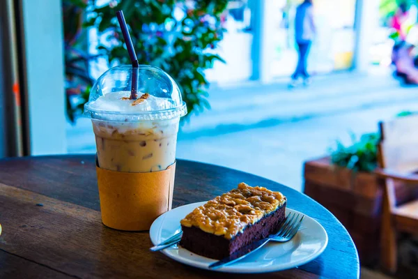 Café Gelado Com Bolo Brownies Tailândia — Fotografia de Stock