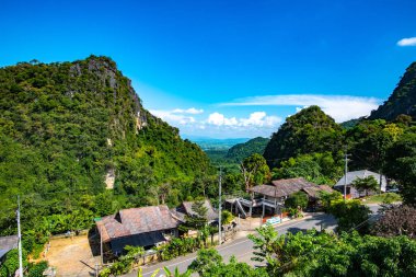 Dağ manzaralı Pha Mee köyü, Chiang Rai ili..