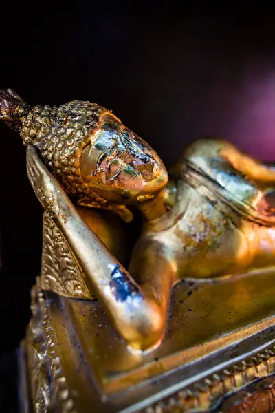 stock image Golden reclining Buddha in Phra Kaew temple, Chiang Rai province.