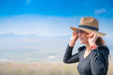 Mae Moh kömür madeninde doğal geçmişi olan Asyalı bir kadın, Lampang.