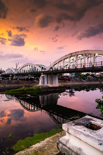 Ratsadaphisek Bridge Över Wang River Kvällen Lampang Provinsen — Stockfoto