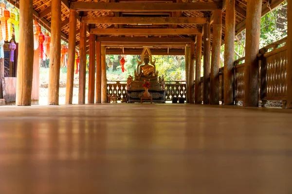 Oud Boeddhabeeld Houten Paviljoen Bij Wat Luang Khun Win Provincie — Stockfoto