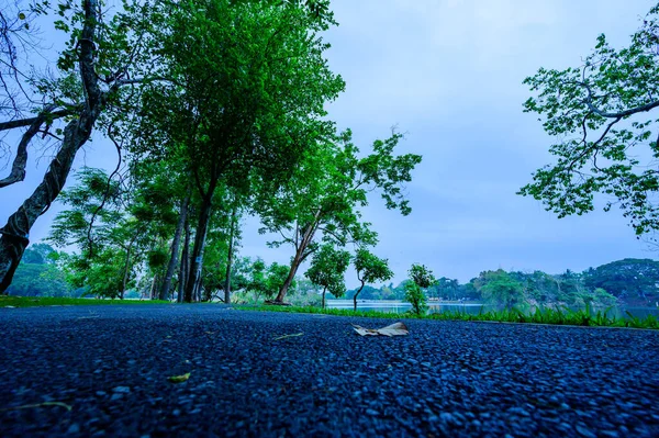 Прогулка Рядом Резервуаром Анг Кэв Провинции Чиангмай Эвенинге Таиланд — стоковое фото