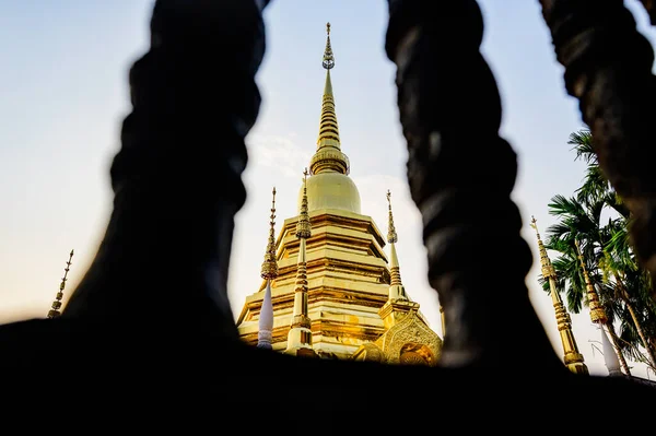 Ancient Golden Pagoda Wooden Balustrade Foreground Wat Phan Tao Chiang — Fotografia de Stock