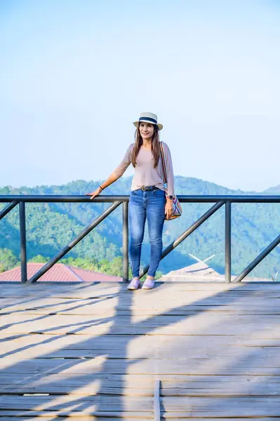 Female Tourist Viewpoint Platform Pha Village Chiang Rai Province — Stock fotografie