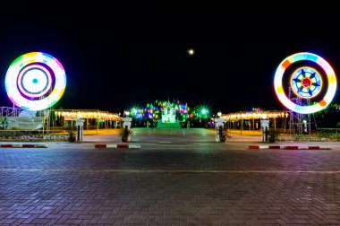 PHAYAO, THAILAND - December 11, 2019 : King Ngam Mueang Monument with Decorative Lanna Lanterns beside Kwan Phayao Lake, Thailand.