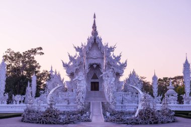 Tayland 'ın Chiang Rai bölgesindeki Rong Khun tapınağı..
