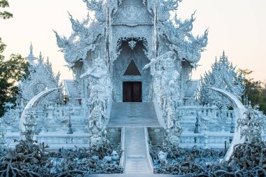Tayland 'ın Chiang Rai bölgesindeki Rong Khun tapınağı..