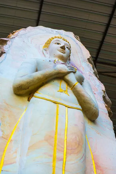 Rzeźbienie Buddy Skale Świątyni Huai Pha Kiang Tajlandia — Zdjęcie stockowe