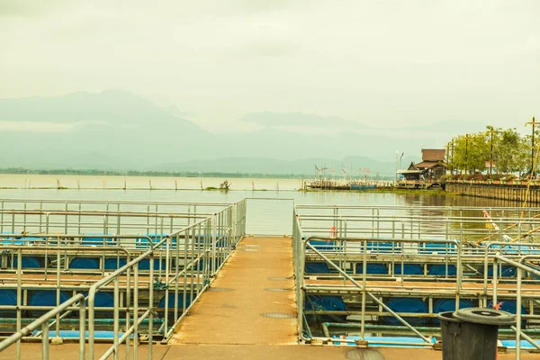 泰国关帕亚奥湖鱼笼 — 图库照片