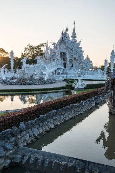 Tayland 'ın Chiang Rai bölgesindeki Rong Khun tapınağı..