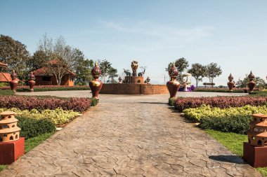 Prayodkhunpol 'deki güzel çeşme Wiang Kalong Tapınağı, Tayland.