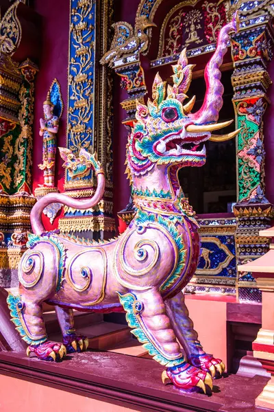 Pomnik Himalańskiego Zwierzęcia Świątyni Prayodkhunpol Wiang Kalong Tajlandia — Zdjęcie stockowe