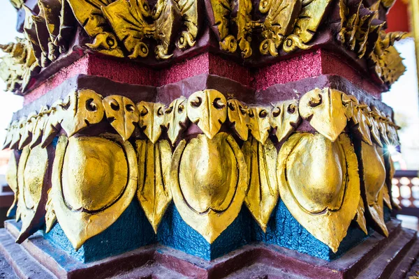 泰国Prayodkhunpol Wiang Kalong神庙的泰式造型艺术 — 图库照片