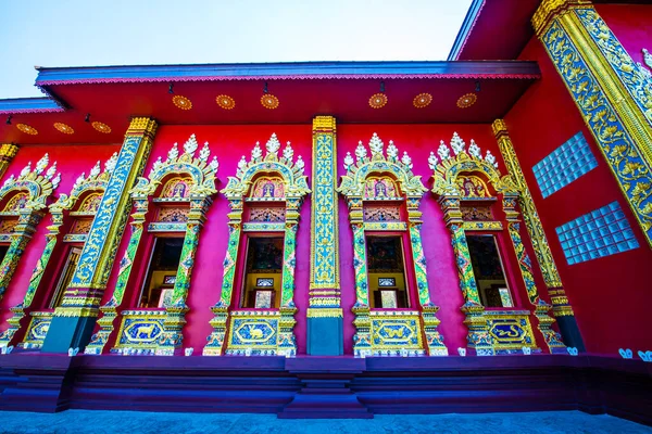 泰国Prayodkhunpol Wiang Kalong寺庙美丽的泰国教堂 — 图库照片