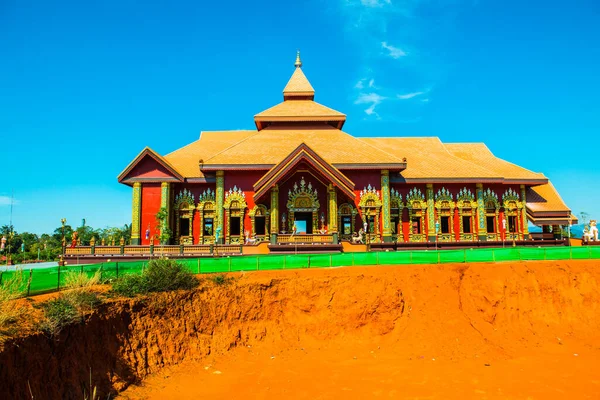 Prayodkhunpol 'deki güzel Tayland Kilisesi Wiang Kalong Tapınağı, Tayland.