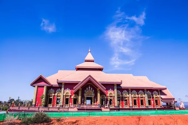 Prayodkhunpol 'deki güzel Tayland Kilisesi Wiang Kalong Tapınağı, Tayland.