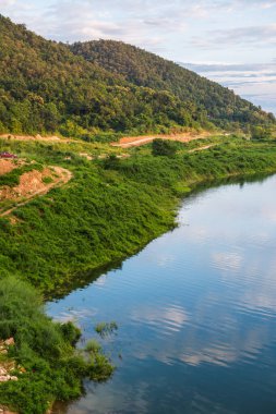 Mae Kuang Udom Thara barajının manzara manzarası, Tayland.