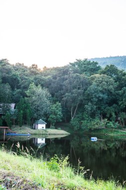 Mae Jok Luang rezervuarının manzara görüntüsü, Tayland.