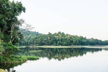 Mae Jok Luang rezervuarının manzara görüntüsü, Tayland.