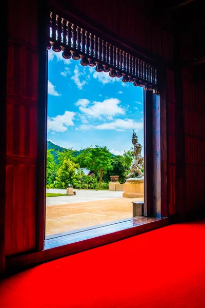 Chiang Rai 'deki meditasyon salonunun kapısı.