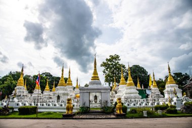 Tayland 'ın Lampang bölgesindeki Chedi Sao Lang tapınağı..