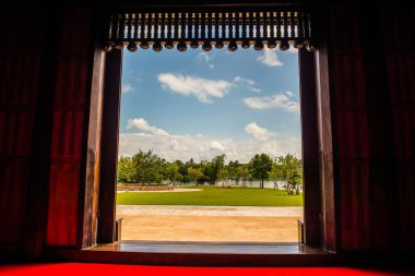 Chiang Rai 'deki meditasyon salonunun kapısı.