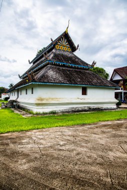 Ban Ton Laeng tapınağının Lanna tarzı kilisesi, Tayland.