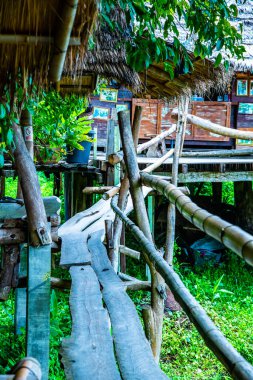 Tayland 'ın Pua bölgesinde küçük bir köprü..