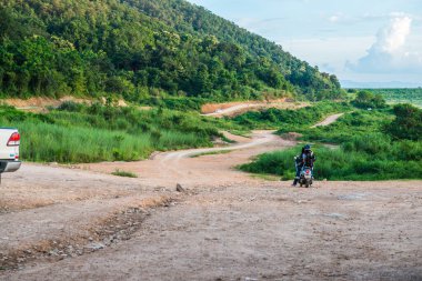 Tayland 'da dağlı küçük bir yol..