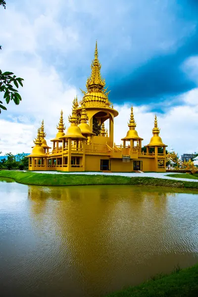 Rong Khun tapınağındaki Ganesha sergisi, Tayland.