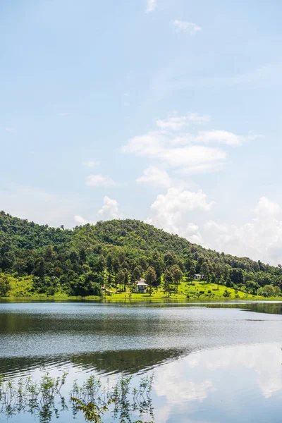 タイのチェルトナム国際瞑想センターからの山の眺め — ストック写真