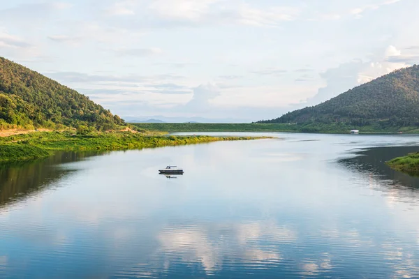 stock image Landscape view of Mae Kuang Udom Thara dam, Thailand.