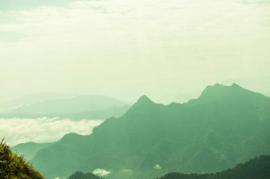 Tayland 'ın Chiangrai eyaletindeki Phu Chi Fa Manzarası' nda Dağ Manzarası.