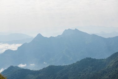 Tayland 'ın Chiangrai eyaletindeki Phu Chi Fa Manzarası' nda Dağ Manzarası.